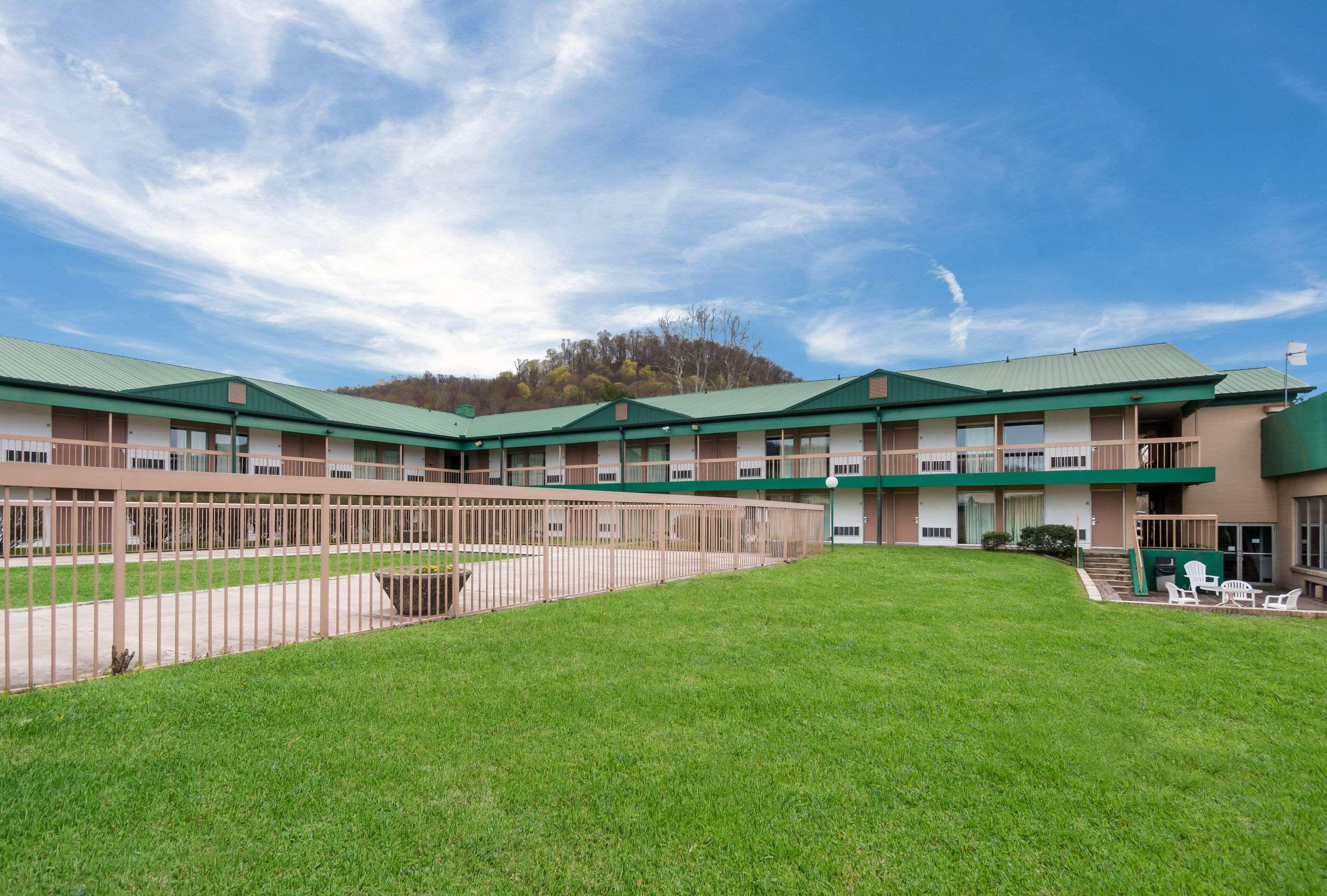 Rodeway Inn And Suites Portsmouth Εξωτερικό φωτογραφία