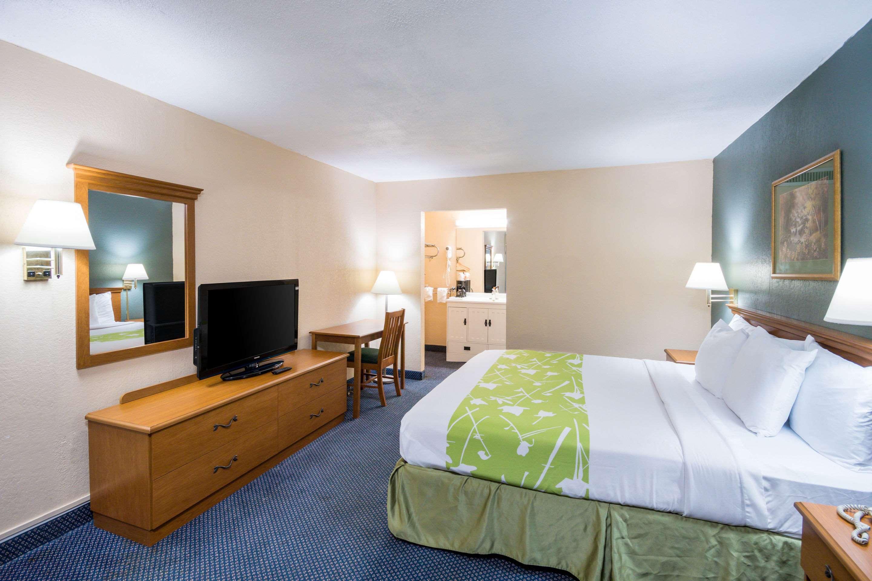 Rodeway Inn And Suites Portsmouth Εξωτερικό φωτογραφία